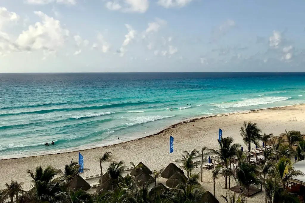 Cancún beach with turquoise sea