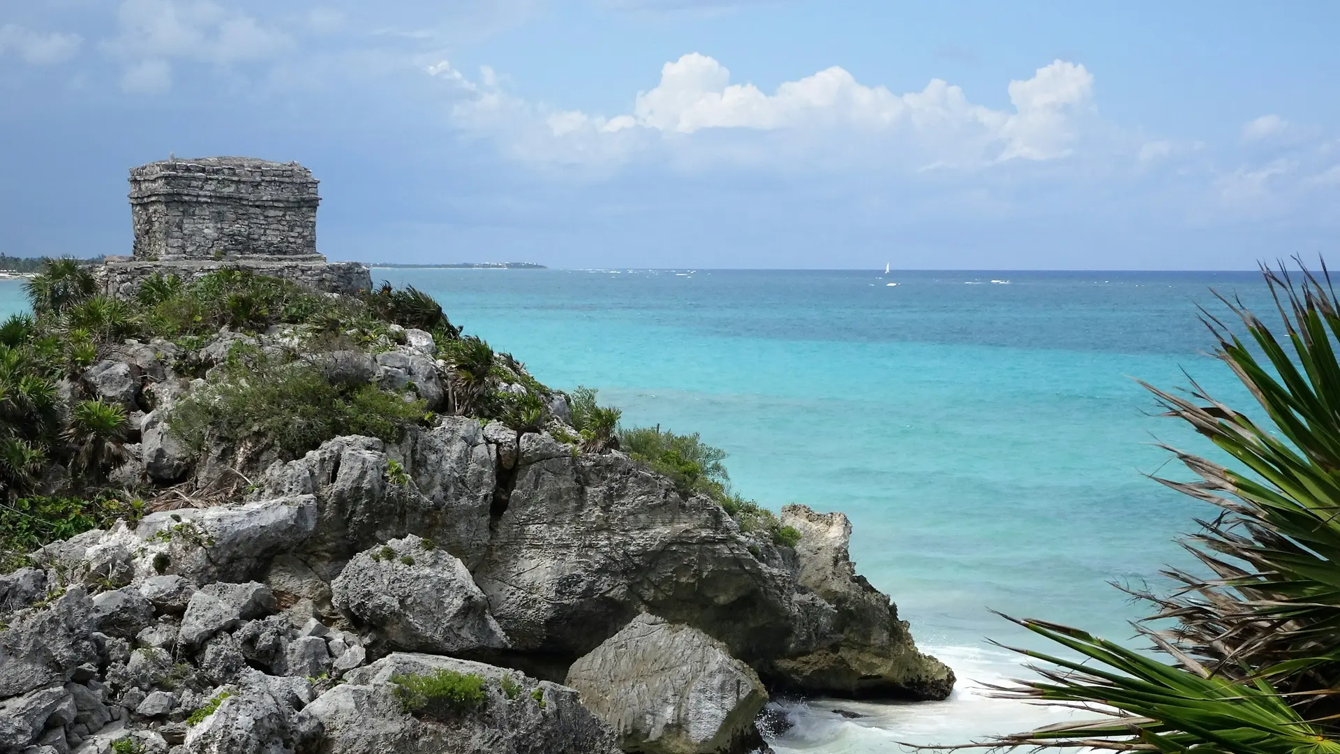 Mayan temple on the Tulum cliff above the Caribbean Sea