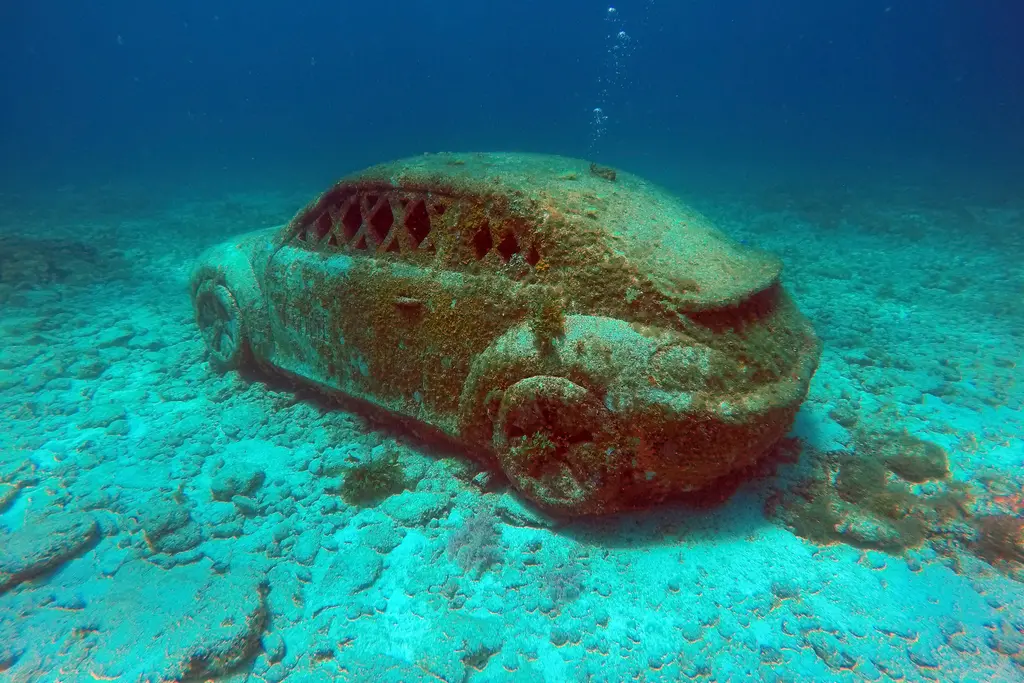 Car sculpture at the underwater museum